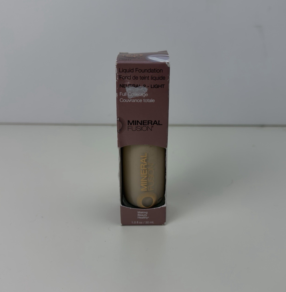 Mineral Fusion Liquid Foundation Neutral 2- Light New In Box 1.0 fl OZ
